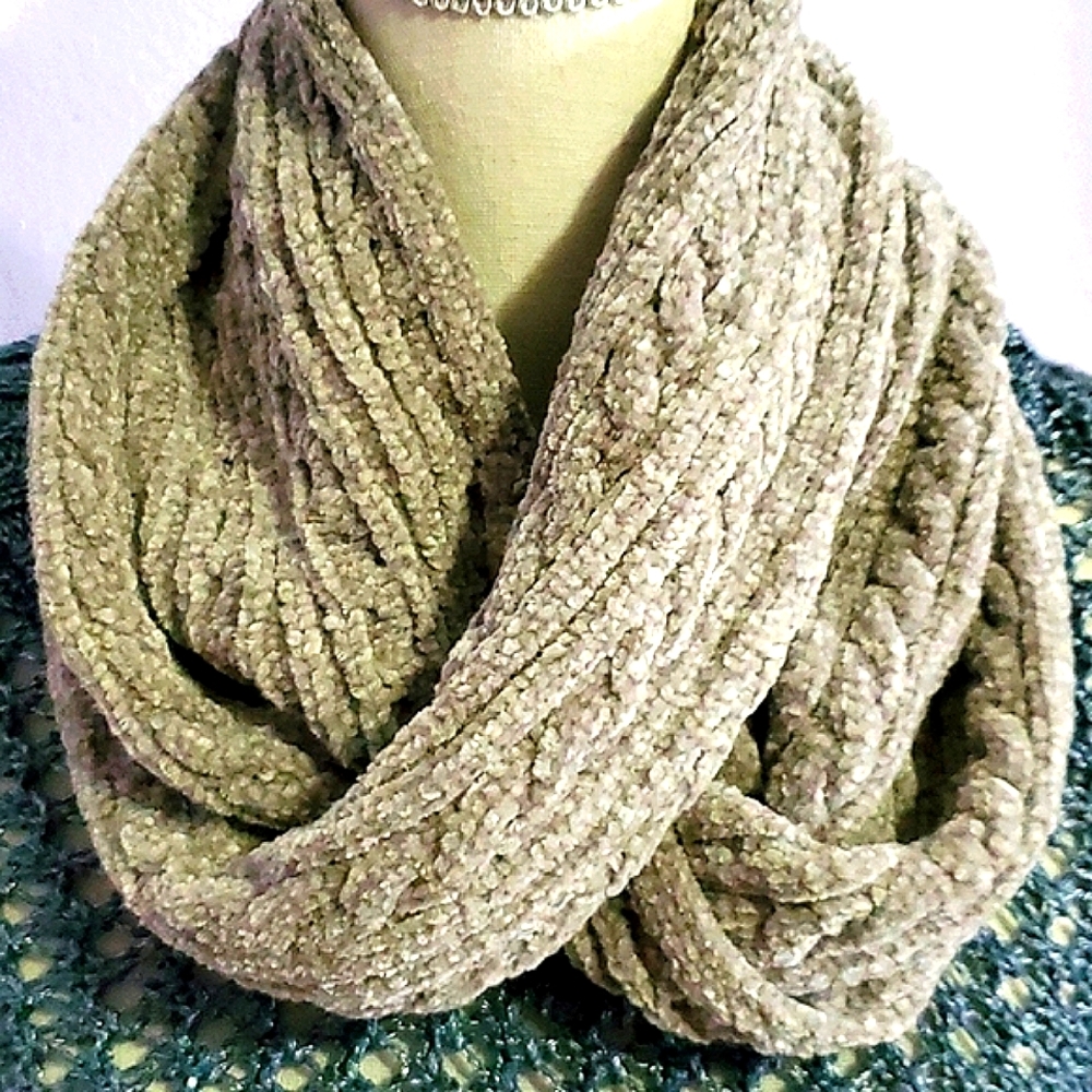 Marcus Adler Graish Tan Cable Knit Cozy Soft Infinity Scarf